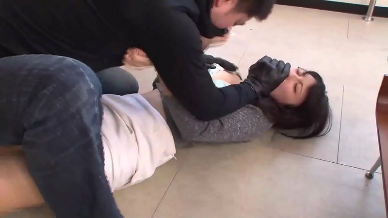 phim-sex-hiep-dam-vo-ban-khi-chong-chi-moi-van-nha-co-2s-3