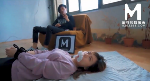 gai-xinh-di-lac-vao-khu-xa-hoi-den-phan-1