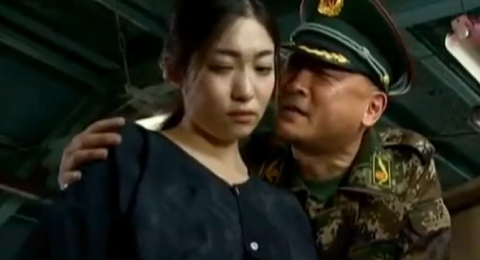 nu-tu-nhan-xau-so-gap-phai-dam-linh-dam-tac