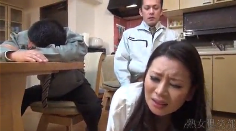 tranh-thu-ban-say-hiep-dam-vo-ban