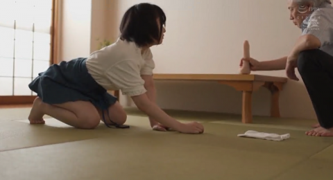 ssni-984-ong-gia-dam-va-co-sinh-vien-dai-hoc-giup-viec