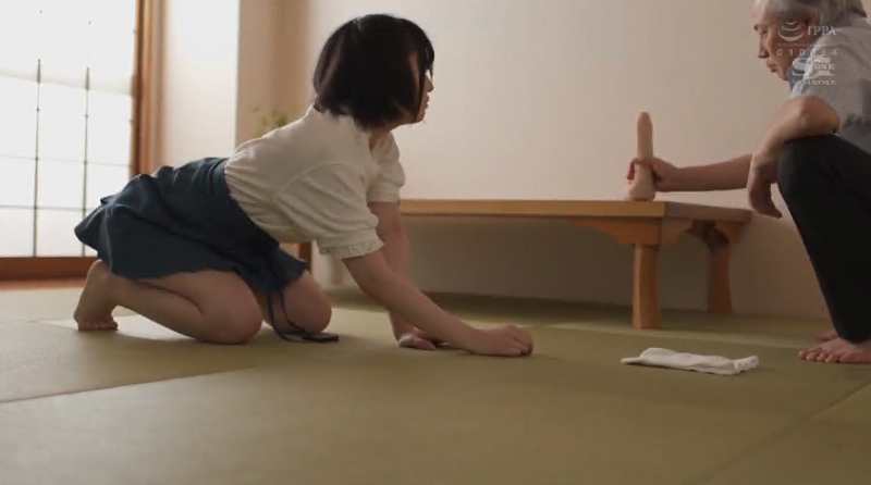 ssni-984-ong-gia-dam-va-co-sinh-vien-dai-hoc-giup-viec