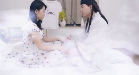 anh-chang-may-man-cung-voi-cac-co-tien