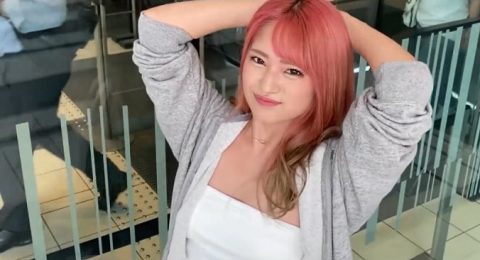 dua-em-nguo-yeu-toc-hong-vao-khach-san-dit-toi-sang