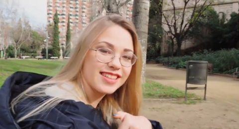 thu-mui-vi-gai-sinh-vien-ngay-tai-trong-san-truong-dai-hoc