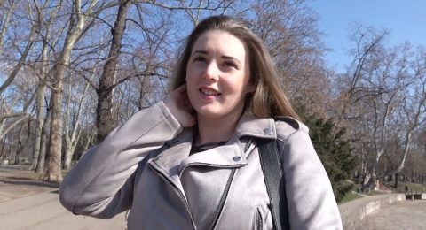 vo-tinh-ga-duoc-em-gai-tay-xinh-dep-vcl-ngay-tren-duong