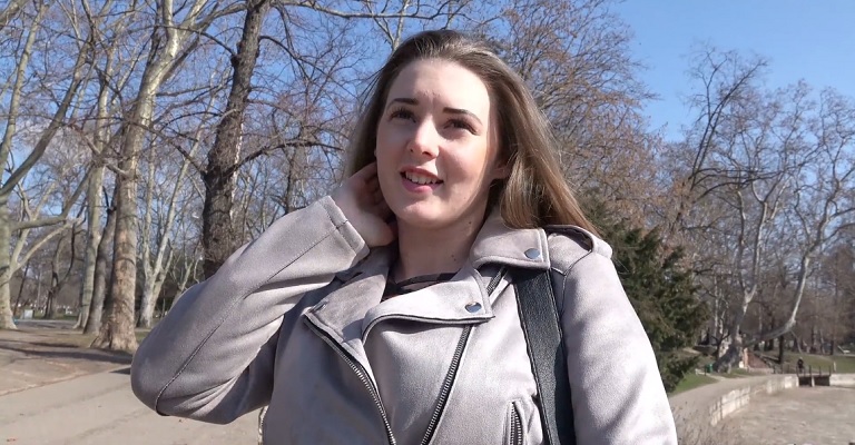 vo-tinh-ga-duoc-em-gai-tay-xinh-dep-vcl-ngay-tren-duong