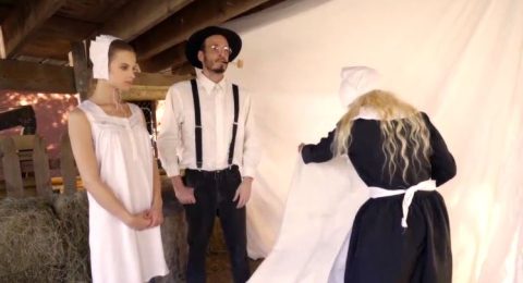 co-gai-ha-lan-trong-trang-trai-sua