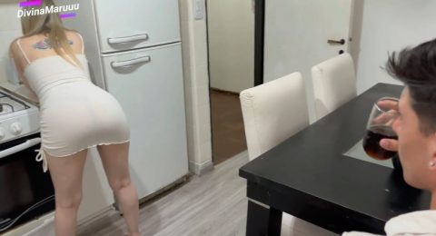 chi-gai-vu-to-khieu-khich-em-trai-duoi-nha-an