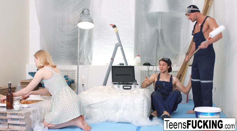 co-chu-nha-xinh-dep-va-hai-anh-tho-sua-chua