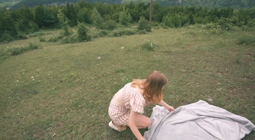 let-lut-dit-co-chi-ho-tren-dinh-nui