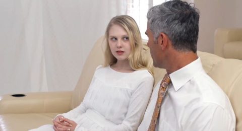 tuoi-teen-ngot-ngao-cung-voi-nguoi-dan-ong-lon-tuoi